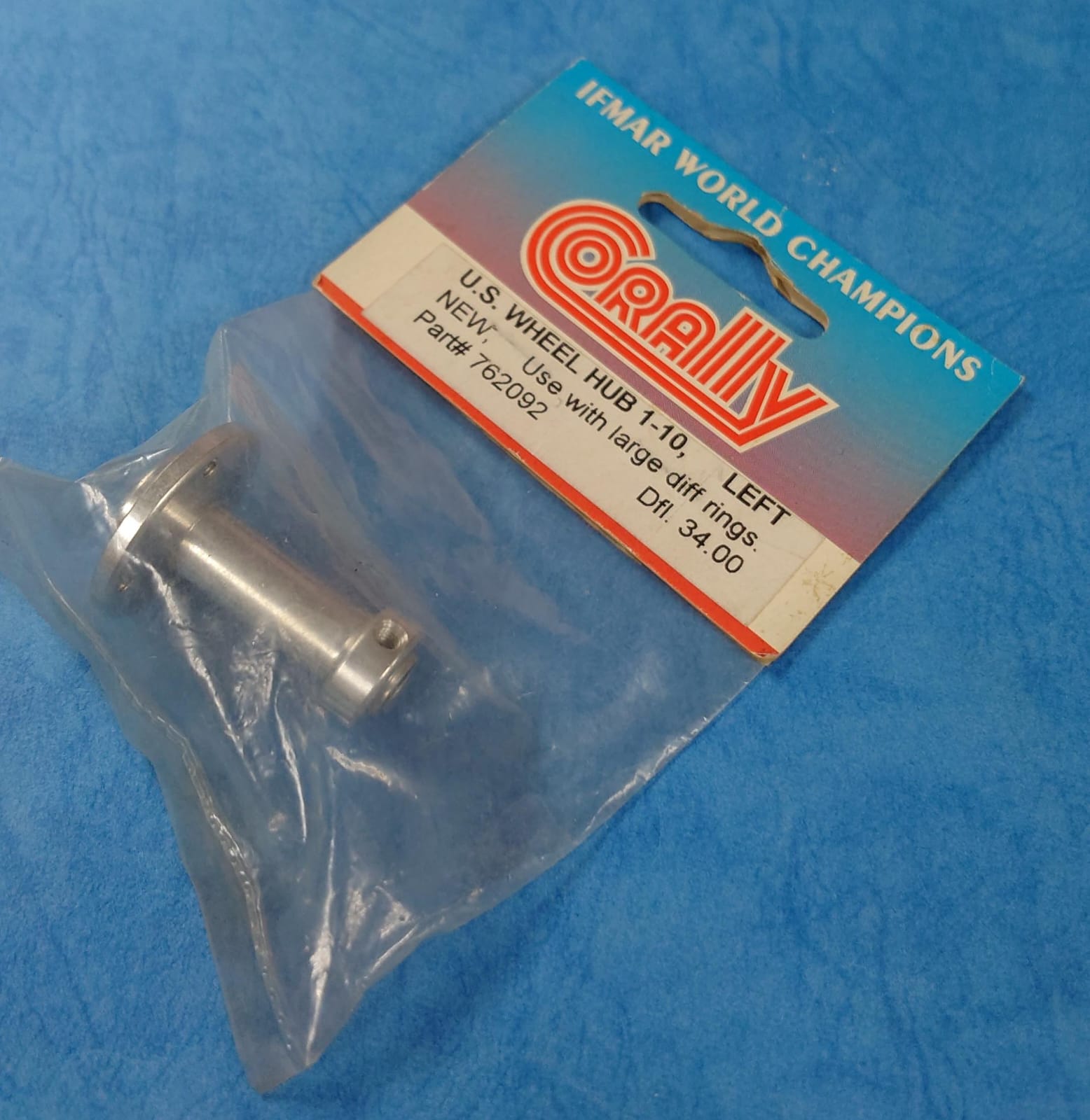 Corally 762092 - 1:10 US Wheel Hub Left, Use with Large Diff Rings