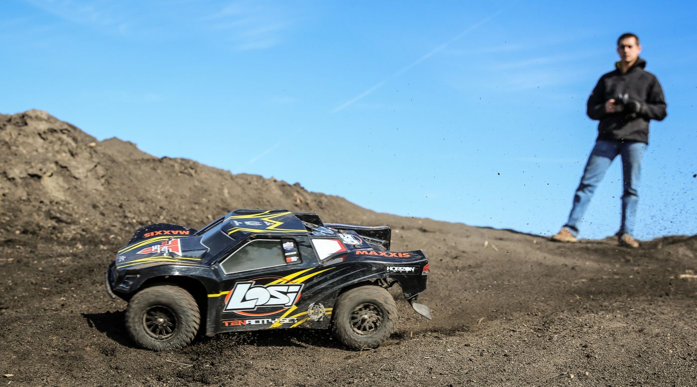 Losi LOS03010T1 - 1/10 TENACITY SCT 4WD RTR with AVC Black/Yellow