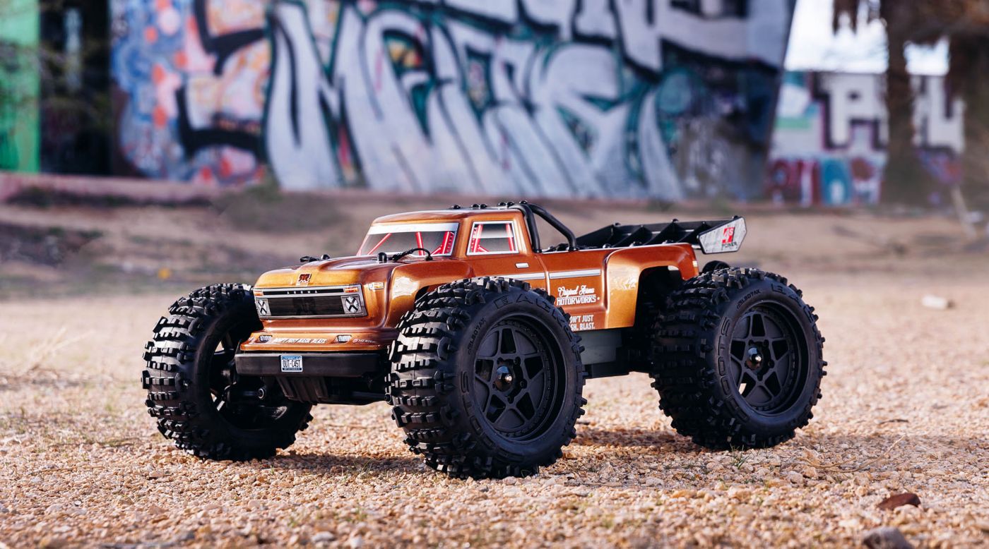 ARRMA 102692 - 1/10 OUTCAST 4x4 4S BLX Brushless Truggy RTR, Bronze